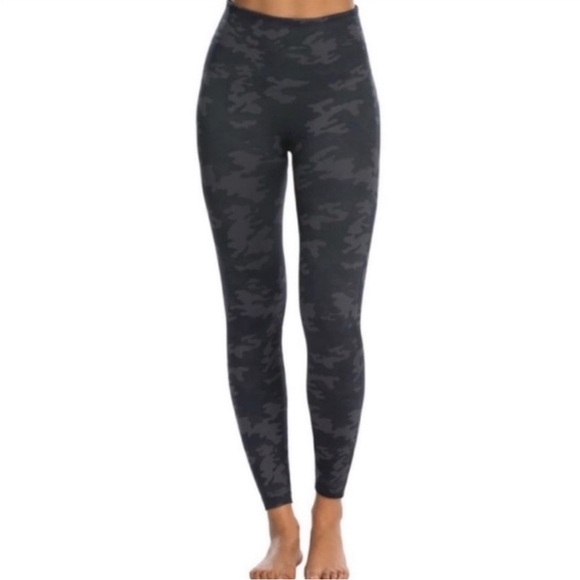 SPANX Pants - NWOT SPANX Black Camouflage High-Waisted Leggings